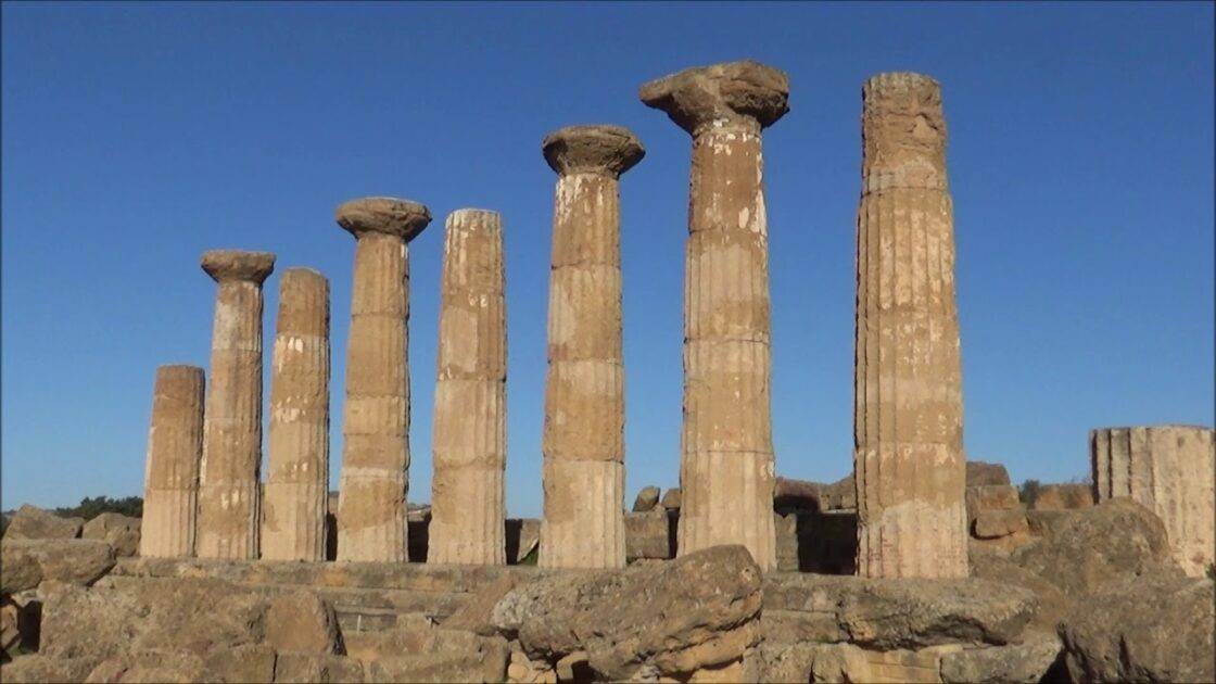 シチリアの隠れた名所、エルコレ神殿：時を刻む8本の柱